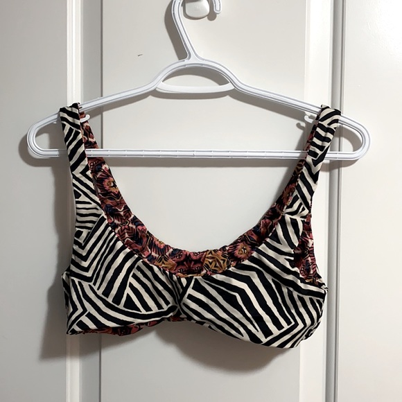 Billabong Aztec print reversible bikini top - Picture 2 of 5